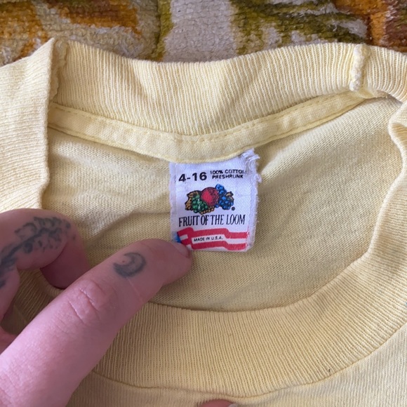 vintage fruit of the loom tee with abstract lady - Picture 2 of 2